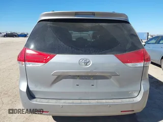 2014 Toyota Sienna XLE z VIN 5TDYK3DC6ES420613, wystawiony jako IAAI lot #41207273 z przebiegiem 58 775 mil mil oraz . Historia ofert i sprzedaży dostępna na DreamBid. Obrazek 16.