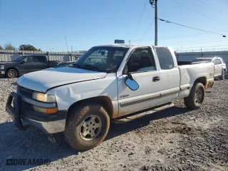 2000 Chevrolet Silverado 1500 LT with VIN 1GCEK19T0YE111021, listed as a Copart auction lot 89134345 with 331,038 mi miles and Salvage Title. Bid and sale history available at carsss.com. Image 1.