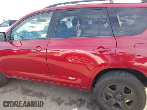 2008 Toyota RAV4 with VIN JTMZD33V686061866, listed as a IAAI auction lot 41611669 with 120,955 mi miles. Bid and sale history available at carsss.com. Image 14.