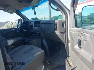 2005 Chevrolet Express Passenger with VIN 1GAHG35U151169241, listed as a IAAI auction lot 42586648 with 385,258 mi miles and . Bid and sale history available at DreamBid. Image 5.