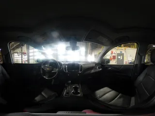 2019 Chevrolet Equinox Premier z VIN 3GNAXNEVXKS500672, wystawiony jako IAAI lot #42042922 z przebiegiem 77 440 mil mil oraz . Historia ofert i sprzedaży dostępna na DreamBid. Obrazek 19.