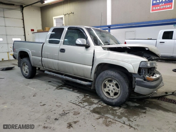 2001 Chevrolet Silverado 1500 LT with VIN 2GCEK19T411297380, listed as a Copart auction lot 44076985 with 195,532 mi miles and Salvage Title. Bid and sale history available at carsss.com. Image 4.