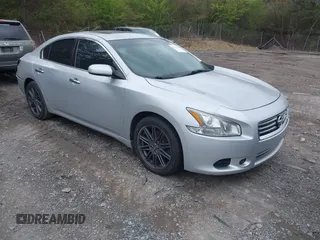 2013 Nissan Maxima S z VIN 1N4AA5AP1DC820642, wystawiony jako IAAI lot #41837390 z przebiegiem 118 240 mil mil oraz . Historia ofert i sprzedaży dostępna na DreamBid. Obrazek 1.