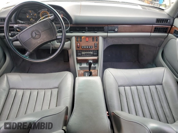 1986 Mercedes-Benz 560 with VIN WDBCA39D0GA267806, listed as a Copart auction lot 49870225 with 117,401 mi miles and Clean Title. Bid and sale history available at DreamBid. Image 8.