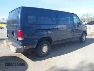2005 Ford Econoline Passenger XL with VIN 1FBNE31L55HB00500, listed as a IAAI auction lot 42144394 with 257,262 mi miles. Bid and sale history available at carsss.com. Image 4.