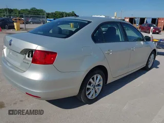 2011 Volkswagen Jetta SE with VIN 3VWDX7AJ9BM393698, listed as a IAAI auction lot 42554597 with 91,081 mi miles and . Bid and sale history available at DreamBid. Image 4.