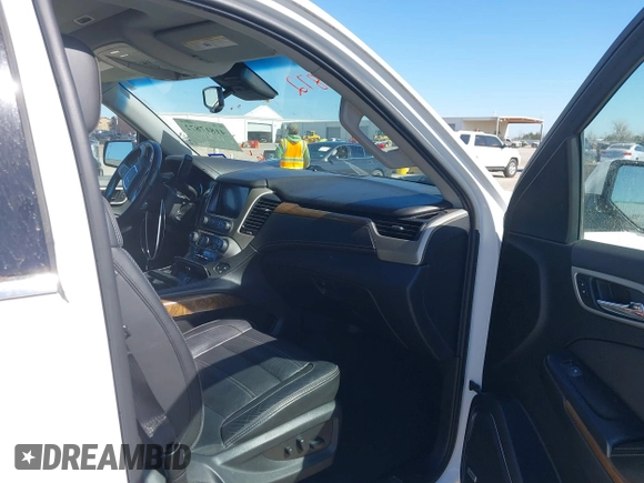 2020 GMC Yukon XL Denali with VIN 1GKS2HKJ9LR298494, listed as a IAAI auction lot 41817872 with 111,730 mi miles. Bid and sale history available at carsss.com. Image 5.