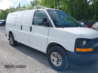 2017 Chevrolet Express Cargo z VIN 1GCWGAFF8H1133201, wystawiony jako IAAI lot #42318009 z przebiegiem 161 528 mil mil oraz . Historia ofert i sprzedaży dostępna na DreamBid. Obrazek 1.
