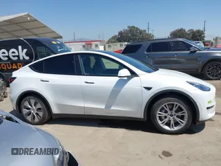 2023 Tesla Model Y Long Range z VIN 7SAYGDEE5PA104635, wystawiony jako IAAI lot #41989014 z przebiegiem 15 347 mil mil oraz . Historia ofert i sprzedaży dostępna na DreamBid. Obrazek 13.