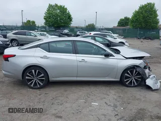 2019 Nissan Altima SR z VIN 1N4BL4CVXKC125920, wystawiony jako IAAI lot #42186653 z przebiegiem 101 245 mil mil oraz . Historia ofert i sprzedaży dostępna na DreamBid. Obrazek 12.
