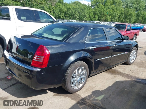 2007 Chrysler 300 C z VIN 2C3LA63H87H762789, wystawiony jako IAAI lot #42253938 z przebiegiem 133 172 mil mil oraz . Historia ofert i sprzedaży dostępna na DreamBid. Obrazek 4.
