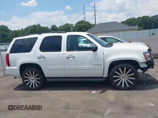 2013 Chevrolet Tahoe LT с VIN 1GNSCBE07DR328268, выставлен на аукционе IAAI как лот 42696221 с пробегом 149 785 миль миль и . История ставок и продаж доступна на DreamBid. Изображение 13.
