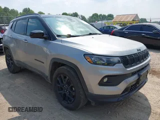 2023 Jeep Compass Latitude z VIN 3C4NJDBN9PT513179, wystawiony jako IAAI lot #42430083 z przebiegiem 28 105 mil mil oraz . Historia ofert i sprzedaży dostępna na DreamBid. Obrazek 1.