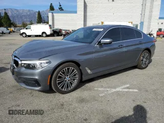 2020 BMW 5 Series 530i with VIN WBAJR3C02LWW69439, listed as a Copart auction lot 42242975 with 26,208 mi miles and Salvage Title. Bid and sale history available at carsss.com. Image 1.