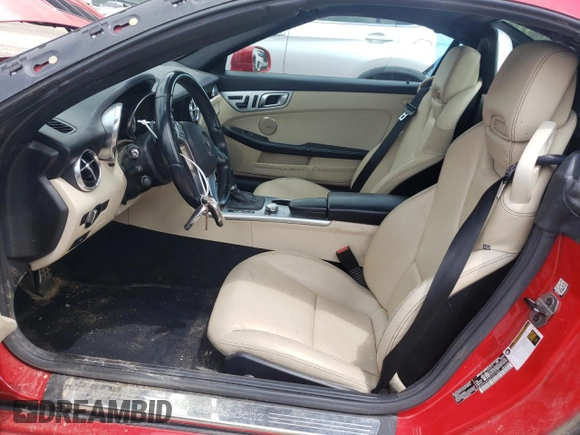 2015 Mercedes-Benz SLK 250 с VIN WDDPK4HA2FF097422, выставлен на аукционе Copart как лот 53867665 с пробегом 106 390 миль миль и Списание • Salvage title. История ставок и продаж доступна на DreamBid. Изображение 7.