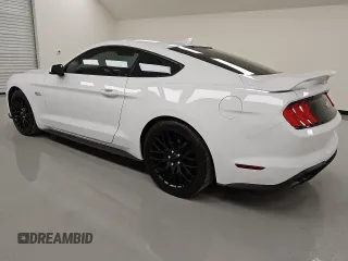 2021 Ford Mustang GT z VIN 1FA6P8CF2M5122054, wystawiony jako Copart lot #53919925 z przebiegiem 56 936 mil mil oraz Tytuł czysty. Historia ofert i sprzedaży dostępna na DreamBid. Obrazek 2.