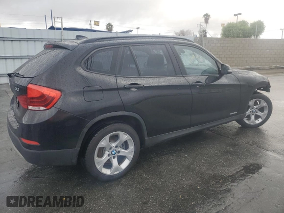 2015 BMW X1 sDrive28i with VIN WBAVM1C55FVW56937, listed as a Copart auction lot 45050785 with 77,736 mi miles and Salvage Title. Bid and sale history available at carsss.com. Image 3.