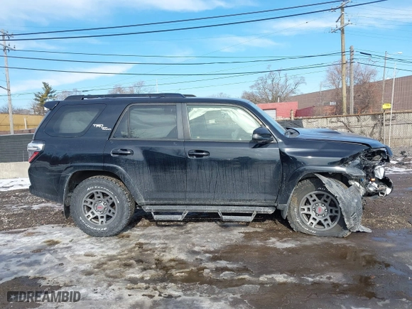 2019 Toyota 4Runner SR5 with VIN JTEBU5JR8K5735284, listed as a IAAI auction lot 41441632 with 32,402 mi miles. Bid and sale history available at carsss.com. Image 13.