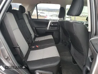 2018 Toyota 4Runner SR5 z VIN JTEBU5JR0J5542125, wystawiony jako Copart lot #57633255 z przebiegiem 45 474 mil mil oraz Szkoda całkowita • Salvage title. Historia ofert i sprzedaży dostępna na DreamBid. Obrazek 10.