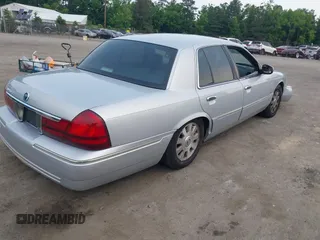 2003 Mercury Grand Marquis LS Premium z VIN 2MEFM75W03X658118, wystawiony jako IAAI lot #42435812 z przebiegiem 174 893 mil mil oraz . Historia ofert i sprzedaży dostępna na DreamBid. Obrazek 4.