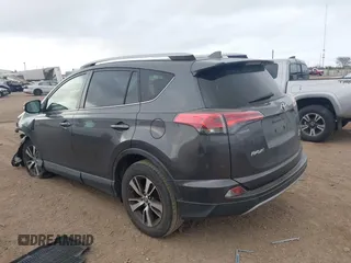 2018 Toyota RAV4 XLE with VIN JTMRFREV0JJ749388, listed as a IAAI auction lot 41613930 with 62,225 mi miles. Bid and sale history available at carsss.com. Image 14.