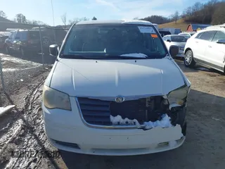 2008 Chrysler Town & Country LX with VIN 2A8HR44H58R139714, listed as a IAAI auction lot 41134005 with 184,567 mi miles. Bid and sale history available at carsss.com. Image 12.