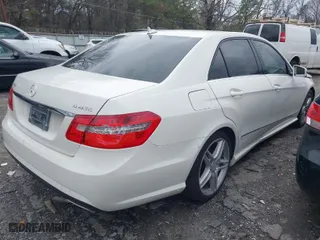 2010 Mercedes-Benz E-Class E 350 Luxury with VIN WDDHF8HB3AA073774, listed as a IAAI auction lot 41738885 with 205,553 mi miles. Bid and sale history available at carsss.com. Image 4.