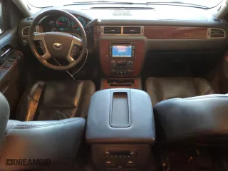 2011 Chevrolet Avalanche LTZ with VIN 3GNMCGE02BG345143, listed as a Copart auction lot 82863314 with 187,805 mi miles and Salvage Title. Bid and sale history available at carsss.com. Image 8.