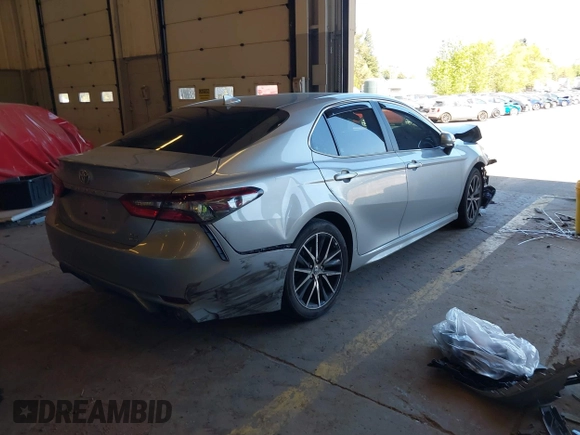 2023 Toyota Camry SE z VIN 4T1G11BK4PU093457, wystawiony jako IAAI lot #42061933 z przebiegiem 21 275 mil mil oraz . Historia ofert i sprzedaży dostępna na DreamBid. Obrazek 4.