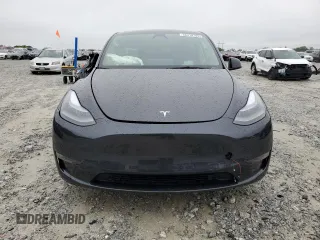 2024 Tesla Model Y Long Range with VIN 7SAYGAEE7RF005786, listed as a Copart auction lot 58415195 with 8,700 mi miles and Salvage title. Bid and sale history available at DreamBid. Image 5.