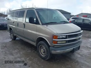 2002 Chevrolet Express with VIN 1GAGG25R121216538, listed as a IAAI auction lot 41573071 with 205,409 mi miles. Bid and sale history available at carsss.com. Image 1.