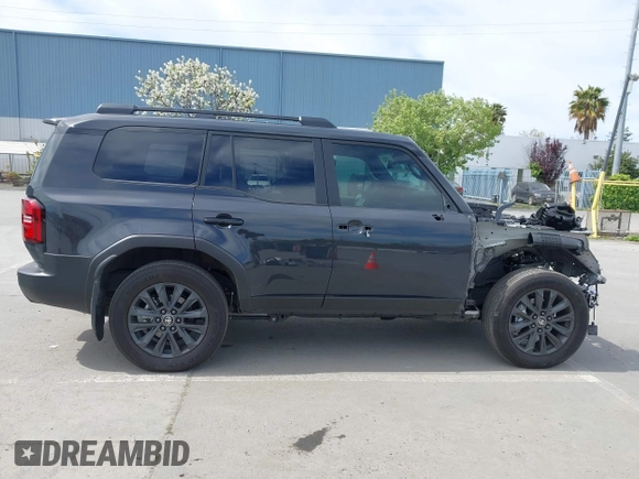 2024 Toyota Land Cruiser z VIN JTEABFAJ0R5007650, wystawiony jako IAAI lot #41981390 z przebiegiem 5 629 mil mil oraz . Historia ofert i sprzedaży dostępna na DreamBid. Obrazek 14.