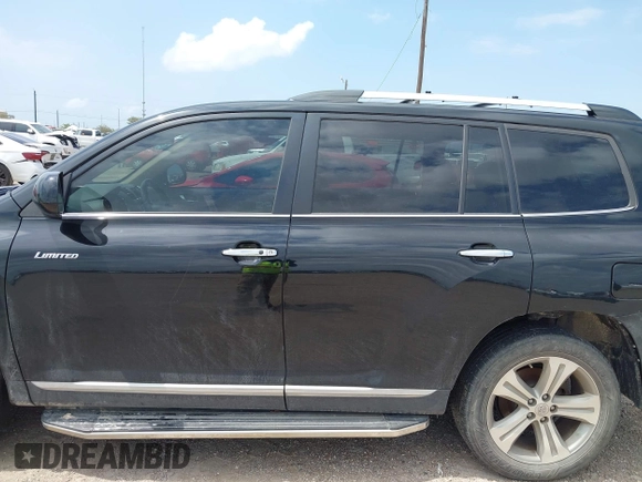 2013 Toyota Highlander Limited z VIN 5TDDK3EH1DS180782, wystawiony jako IAAI lot #42420237 z przebiegiem 193 773 mil mil oraz . Historia ofert i sprzedaży dostępna na DreamBid. Obrazek 14.