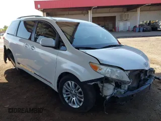 2015 Toyota Sienna XLE with VIN 5TDYK3DC8FS629577, listed as a IAAI auction lot 42019641 with 173,259 mi miles. Bid and sale history available at carsss.com. Image 1.