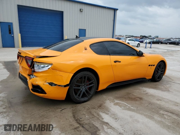 2018 Maserati GranTurismo Sport z VIN ZAM45VLA8J0255867, wystawiony jako Copart lot #52229424 z przebiegiem 54 288 mil mil oraz Szkoda całkowita • Salvage title. Historia ofert i sprzedaży dostępna na DreamBid. Obrazek 3.