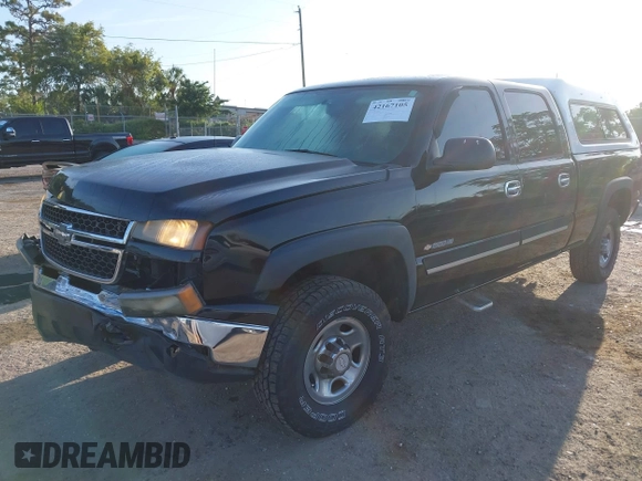 2007 Chevrolet Silverado 1500HD LT1 z VIN 1GCGC13U17F197536, wystawiony jako IAAI lot #42167105 z przebiegiem 177 604 mil mil oraz . Historia ofert i sprzedaży dostępna na DreamBid. Obrazek 2.