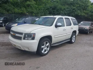 2008 Chevrolet Tahoe 3LT z VIN 1GNFK13068R236818, wystawiony jako IAAI lot #42392167 z przebiegiem 157 702 mil mil oraz . Historia ofert i sprzedaży dostępna na DreamBid. Obrazek 2.