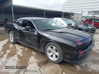 2012 Dodge Challenger SXT Plus z VIN 2C3CDYAG9CH208751, wystawiony jako IAAI lot #42124081 z przebiegiem 152 725 mil mil oraz . Historia ofert i sprzedaży dostępna na DreamBid. Obrazek 1.