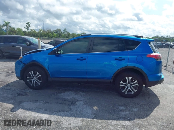 2017 Toyota RAV4 LE z VIN JTMZFREV4HJ112174, wystawiony jako IAAI lot #40311487 z przebiegiem 94 082 mil mil oraz . Historia ofert i sprzedaży dostępna na DreamBid. Obrazek 14.