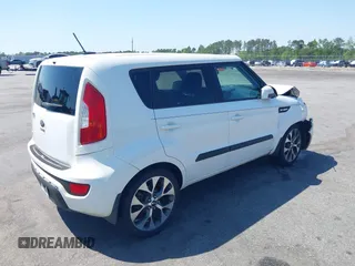2013 Kia Soul with VIN KNDJT2A54D7572316, listed as a IAAI auction lot 42021696 with 141,638 mi miles. Bid and sale history available at carsss.com. Image 4.