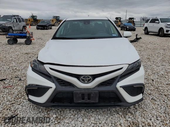 2022 Toyota Camry SE with VIN 4T1G11AK5NU624163, listed as a Copart auction lot 50743215 with 30,773 mi miles and Salvage Title. Bid and sale history available at carsss.com. Image 5.