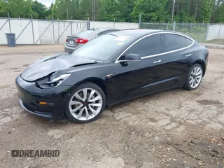 2018 Tesla Model 3 Long Range Battery z VIN 5YJ3E1EB3JF186733, wystawiony jako IAAI lot #42093891 z przebiegiem 102 435 mil mil oraz . Historia ofert i sprzedaży dostępna na DreamBid. Obrazek 19.