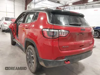 2021 Jeep Compass Trailhawk z VIN 3C4NJDDBXMT586981, wystawiony jako IAAI lot #42116028 z przebiegiem 70 317 mil mil oraz . Historia ofert i sprzedaży dostępna na DreamBid. Obrazek 3.