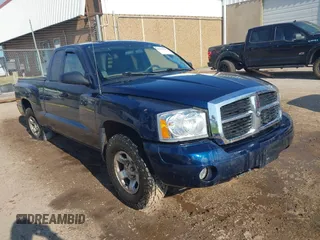 2005 Dodge Dakota z VIN 1D7HW22N05S254041, wystawiony jako IAAI lot #40369728 z przebiegiem 152 520 mil mil oraz . Historia ofert i sprzedaży dostępna na DreamBid. Obrazek 1.