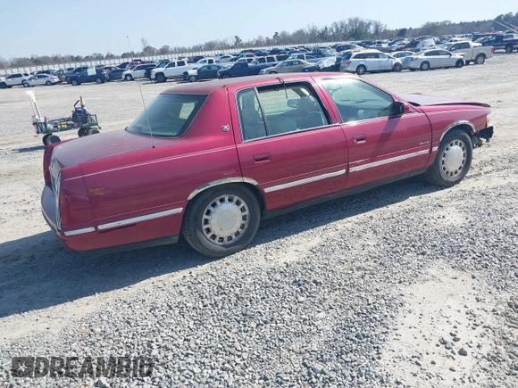 1999 Cadillac DeVille z VIN 1G6KD54Y8XU771788, wystawiony jako IAAI lot #41734590 z przebiegiem 84 302 mil mil oraz . Historia ofert i sprzedaży dostępna na DreamBid. Obrazek 4.