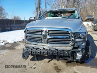 2013 Ram 1500 Express z VIN 1C6RR6KT8DS571308, wystawiony jako IAAI lot #41283164 z przebiegiem 134 173 mil mil oraz . Historia ofert i sprzedaży dostępna na DreamBid. Obrazek 12.