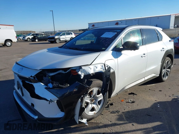 2023 Toyota bZ4X XLE z VIN JTMABACA5PA035744, wystawiony jako IAAI lot #41264742 z przebiegiem 27 792 mil mil oraz . Historia ofert i sprzedaży dostępna na DreamBid. Obrazek 18.