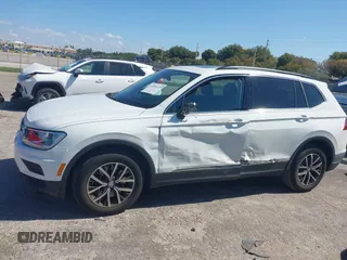 2018 Volkswagen Tiguan SEL with VIN 3VV3B7AX8JM192926, listed as a IAAI auction lot 42034229 with 16,656 mi miles and . Bid and sale history available at DreamBid. Image 14.