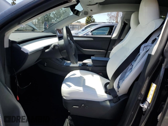 2024 Tesla Model Y z VIN 7SAYGDED7RF056570, wystawiony jako Copart lot #55097125 z przebiegiem 17 019 mil mil oraz Szkoda całkowita • Salvage title. Historia ofert i sprzedaży dostępna na DreamBid. Obrazek 7.