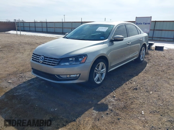 2014 Volkswagen Passat SEL Premium z VIN 1VWCN7A33EC013425, wystawiony jako IAAI lot #41381958 z przebiegiem 104 692 mil mil oraz . Historia ofert i sprzedaży dostępna na DreamBid. Obrazek 17.